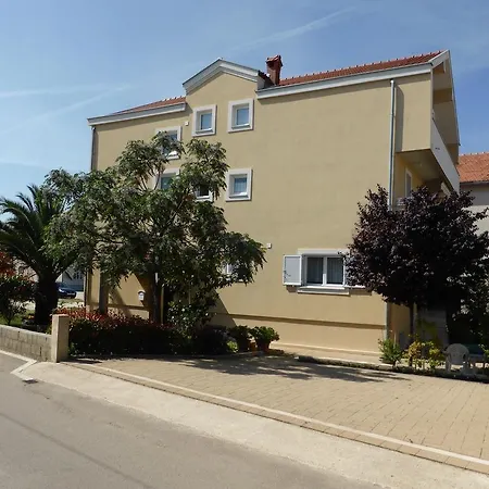 アパート Toni, Borik *