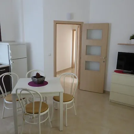 Toni, Borik Apartmán