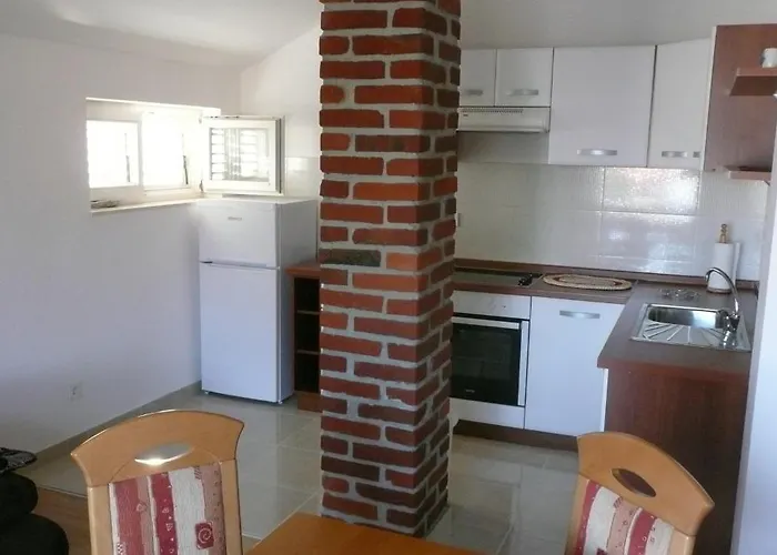 Toni, Borik 公寓 *