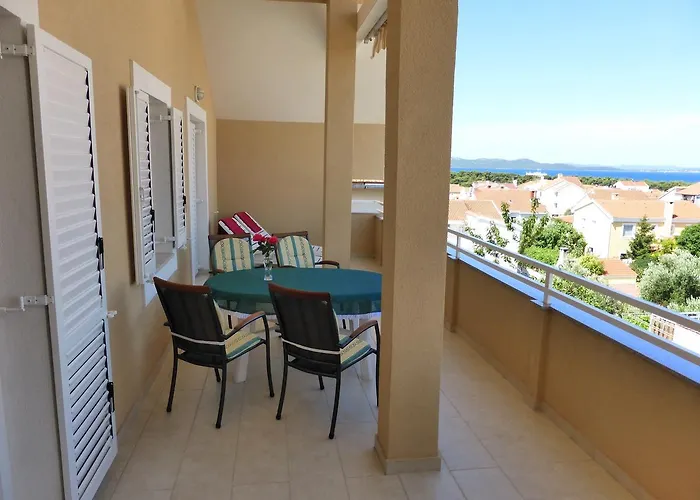 Toni, Borik 公寓 *